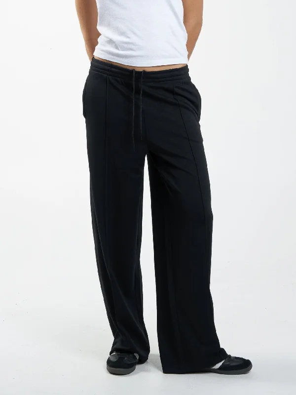 Fashionable Women's Outfit Comfortable Chic Rowan Track Pant - Black